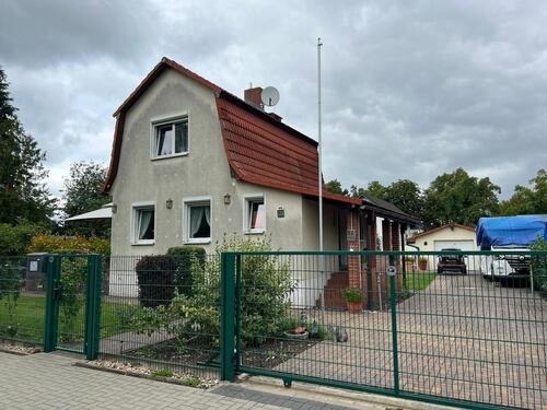 Foto - Eigenheim (2 Zimmer) mit Pool und großer Garage in Falkensee