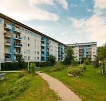 Renovierte 2-Zimmer-Wohnung im Erdgeschoss mit kleinem Garten und Terrasse - Erlangen Bruck