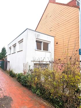 Foto - Haus, Reihenendhaus mit Anbau und Garage