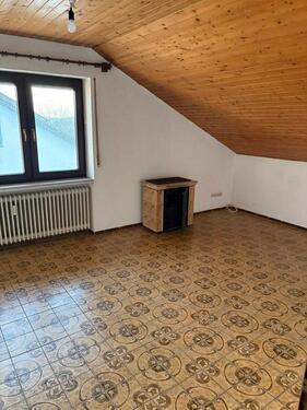Foto - 2 Zimmer Dachgeschosswohnung - 575,00&nbsp;EUR Kaltmiete, ca.&nbsp; 64,00&nbsp;m&sup2;