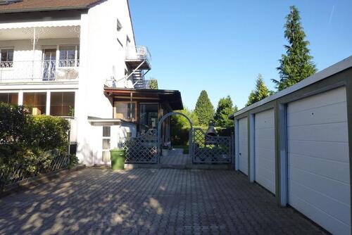 Foto - Haus mit 3 Wohnungen und 4 Garagen zu verkaufen!