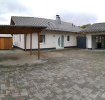 Bungalow mit Doppelgarage - 365.000,00 EUR Kaufpreis, in Flammersfeld (PLZ: 57632)