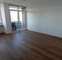 Helle gepflegte 2,5-Zimmer-Wohn. m.Balkon u. tollem Weitblick - Elmshorn