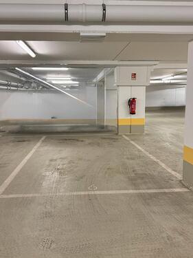Foto - Tiefgaragen-Stellplatz PKW - 80,00&nbsp;EUR Miete,