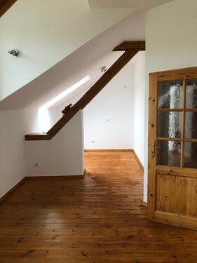 Foto - 3 Zimmer Dachgeschoßwohnung zur Miete in Hackenheim