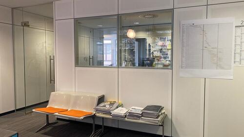 Foto - Zentrales, helles Büro für 2–4 Personen – flexibel und möbliert