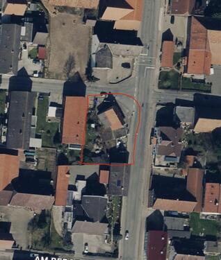 Foto - Sanierungs & Abriss bedürftiges Haus mit ladenzeile