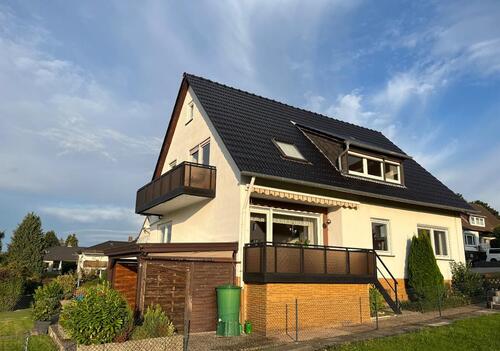 Foto - Ein bis Zweifamilienhaus mit 1262 m2 großem Garten