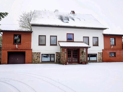 Foto - Hofstelle Pferdehof mit Wohnhaus, Stall und 80.000m² Grünland