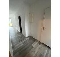 Lichtdurchflutete 3-Raum-Wohnung mit schönem Ausblick - Seebach