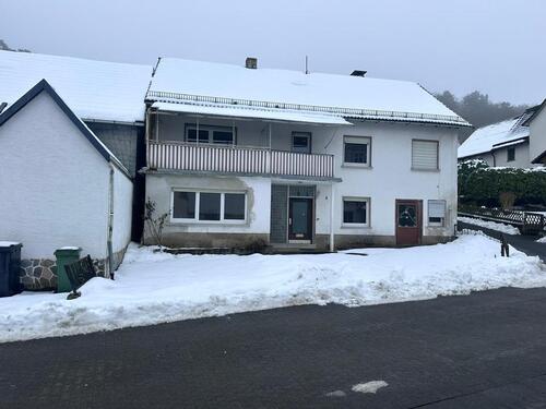 Foto - Mehrfamilienhaus mit Potenzial für Investoren oder Handwerker