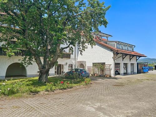 Foto - Großzügige 5-Zimmer-Wohnung mit Garage und Gartenoption in Deggendorf – ca. 200 m² auf einer Ebene