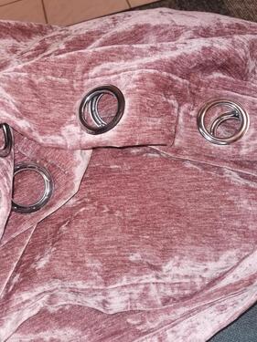 Foto - Zwei Vorhänge (Vier vorhanden) - 30,00 EUR Kaltmiete,
