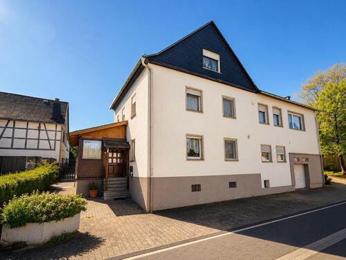 Foto - Schönes Ein- Mehrfamilienhaus mit 3 vollwertigen Wohneinheiten