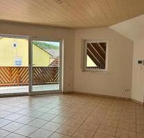 Dachgeschosswohnung - 88 m² Wohnfläche (Balkon, Garage & Keller) - Krombach