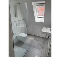 Renovierte Dachgeschosswohnung mit Klimaanlage, Kaltmiete 650 € - Dortmund Huckarde