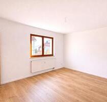 Gepflegte 2-Zimmer-Wohnung mit Terrasse und Stellplatz in ruhiger Lage - Hohenstein-Ernstthal