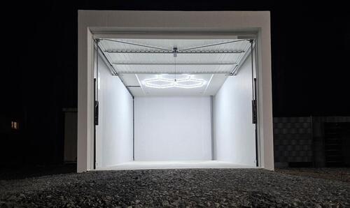 Foto - Garagenstellplatz mit Beleuchtung und Steckdose