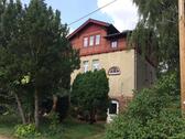 Foto - großes Mehrfamilienhaus Haus Immobilie riesiges Grundstück