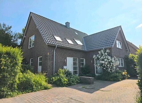 Foto - freistehendes Einfamilienhaus mit weitläufigem Blick aufs Feld