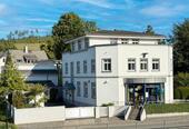 Foto - Wohn- und Geschäftshaus mit Nebengebäude