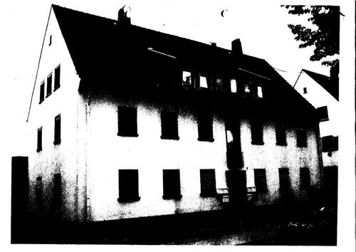 Foto - entkerntes Mehrfamilienhaus mit zusätzlichem Baugrundstück