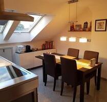Sonnige Dachgeschossperle mit Luxus Bad & Loggia * frei ab 1.11. - Freiberg am Neckar