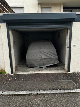 Foto - Einzelgarage (~13,5m²) mit elektrischem Rolltor und Strom