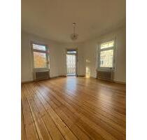 Schöne Altbaucharme 4-Zimmer Wohnung im 2. OG mit Balkon in Wiesb - Wiesbaden