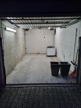 Foto - Garage Licht Strom elektrische Torantrieb Bahnhof Köln-Mülheim