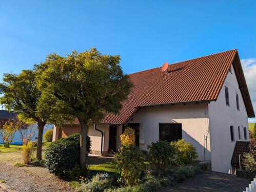 Foto - Geräumiges Familienhaus mit vermieteter Einliegerwohnung