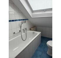 Helle 2 Zimmer DG inkl. EBK, Tageslicht Wannenbad und Keller - Erzhausen