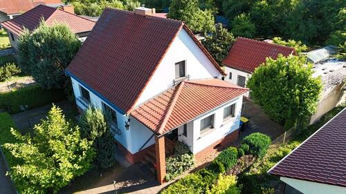 Foto - freistehendes Einfamilienhaus im grünen