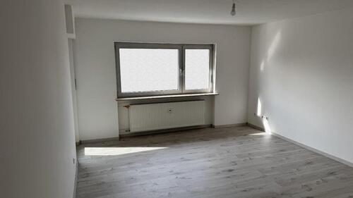 Foto - Kernsanierte 4-ZKB-Wohnung (90 m²) in Großostheim:hell und ruhig