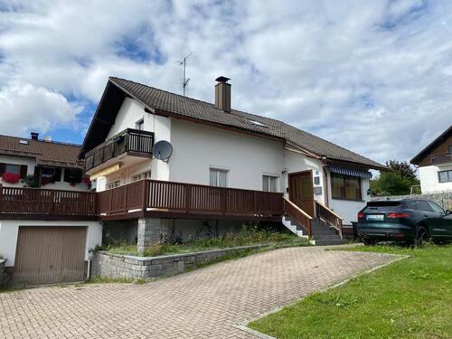 Foto - Zweifamilienhaus mit großem Grundstück in idyllischer Randlage