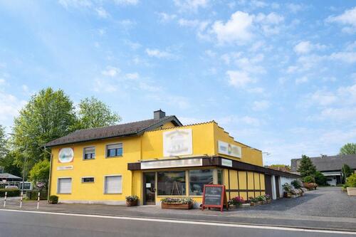 Foto - Wohnhaus mit Bäckereigebäude, LadenCaféParkplätze 1.861 qm