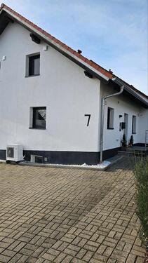 Foto - Moderne DHH mit Wärmepumpe, PV und hochwertiger Ausstattung