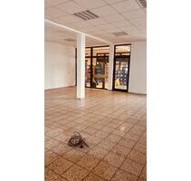 Geschäftsfläche, - 2.400,00&nbsp;EUR Kaltmiete, ca.&nbsp; 78,00&nbsp;m&sup2; in Hof (PLZ: 95030) Neuhof