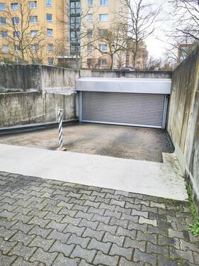 Foto - Tiefgaragenstellplatz PKW - Zugang mit Garagenschlüssel
