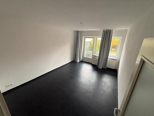 Foto - 3-Zimmer-Wohnung mit Einbauküche in zentraler Lage – frisch renoviert