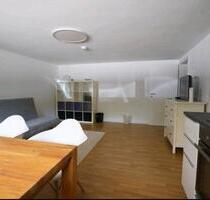 Helle, möblierte Souterrain-Einheit (2 Räume) in ruhiger Lage - Köln Mülheim