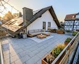 Foto - Frisch renovierte 4-Zimmer-Wohnung mit Dachterrasse und Garten