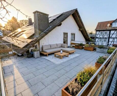 Foto - Frisch renovierte 4-Zimmer-Wohnung mit Dachterrasse und Garten