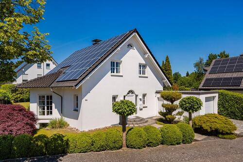 Foto - Charmantes Einfamilienhaus mit Wintergarten, Sauna, PV-Anlage