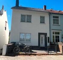 Woltmershausen | Modernisiertes Dreiparteienhaus - Bremen Häfen