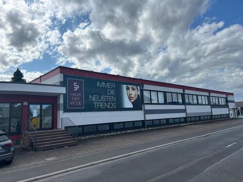 Foto - Vielseitige Gewerbefläche mit Lastenaufzug in Großwallstadt