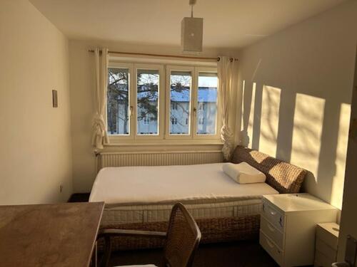 Foto - München: Schönes, ruh., möbl. Zimmer an Wochenendheimfahrerin