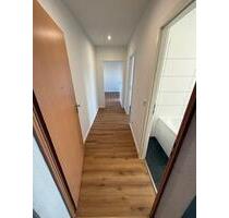 *FRISCH RENOVIERT* 2-Raum Wohnung mit Wannenbad - Halle (Saale) Silberhöhe