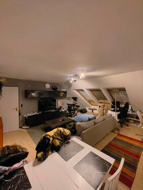 Foto - Helle 2-Zimmer-Dachgeschosswohnung in Gerbrunn (Uni-Nähe) 1.1.26