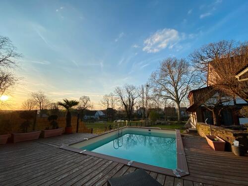 Foto - Landsitz mit Pool, Nebengebäuden und Alleinlage im Weserbergland